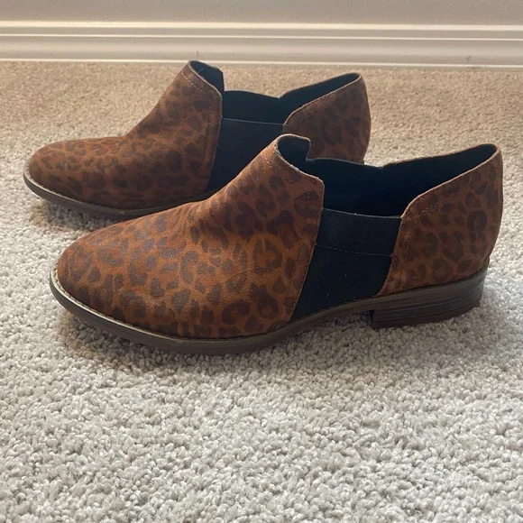 Clarks Brown Leopard Print Women's Shoes | 8.5 - Picture 2 of 12